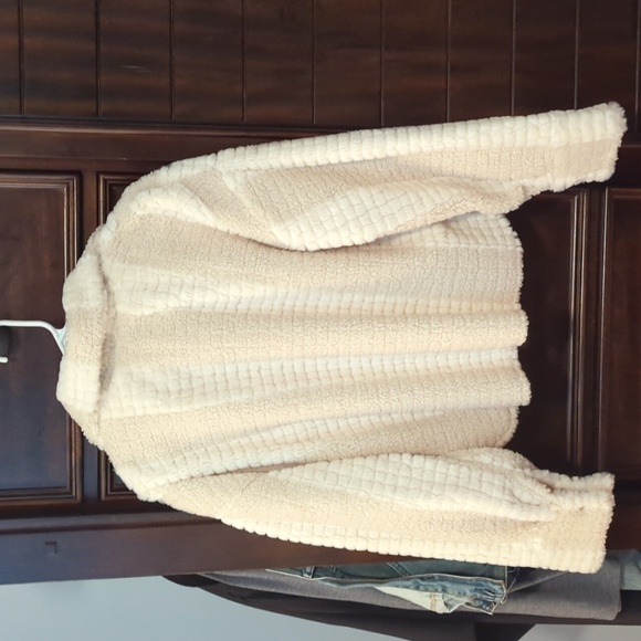 Short ,Chenille like button up Jacket - Picture 2 of 8